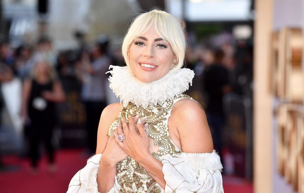 Lejdi Gaga briljirala u izazovnoj kratkoj haljini
