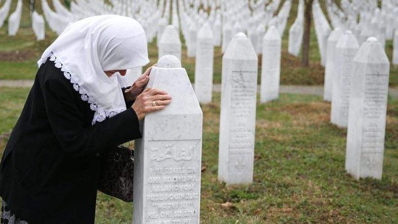 Majke Srebrenice i Žepe poslale zahtjev parlamentarcima: Zaustavite negatore genocida i prihvatite Inckov zakon
