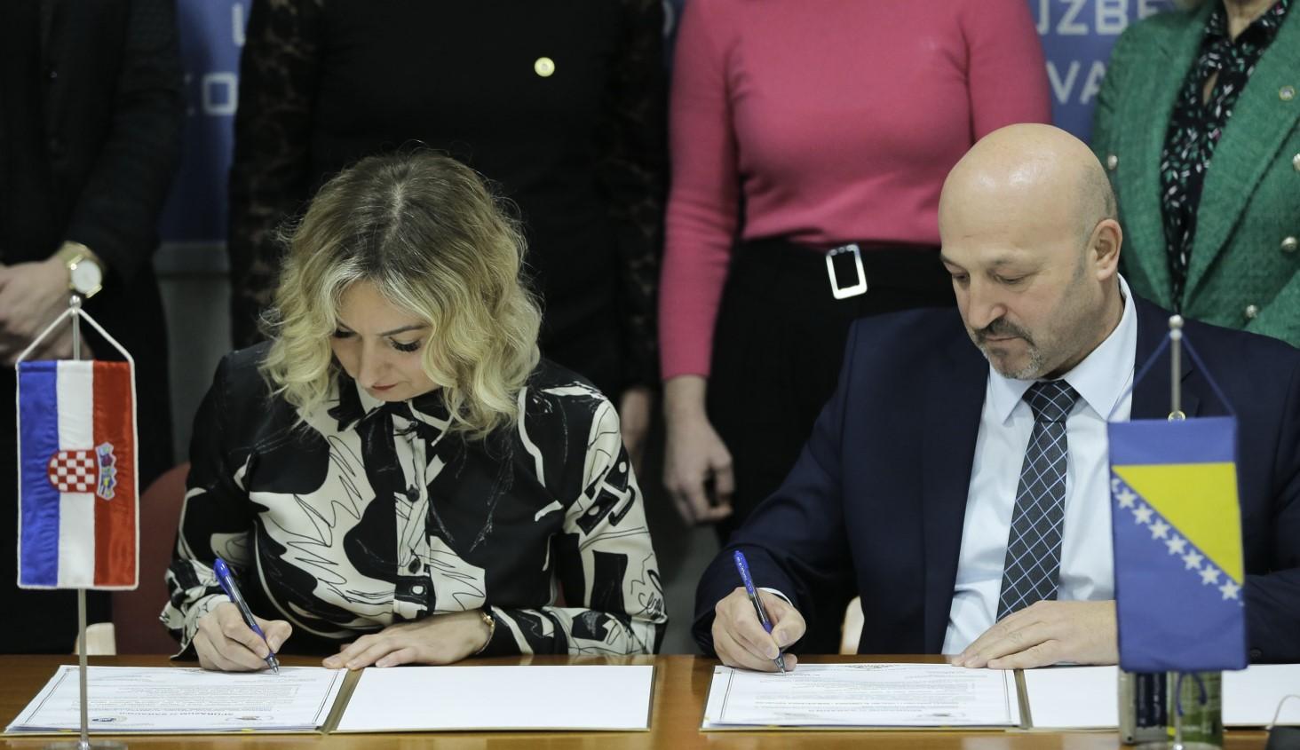 Sindikati državnih službenika i namještenika u FBiH i Hrvatskoj potpisali sporazum o saradnji
