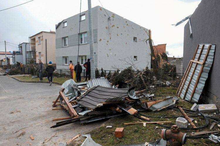 Snažne oluje u Evropi: Troje mrtvih u Poljskoj, stotine hiljada Čeha bez struje