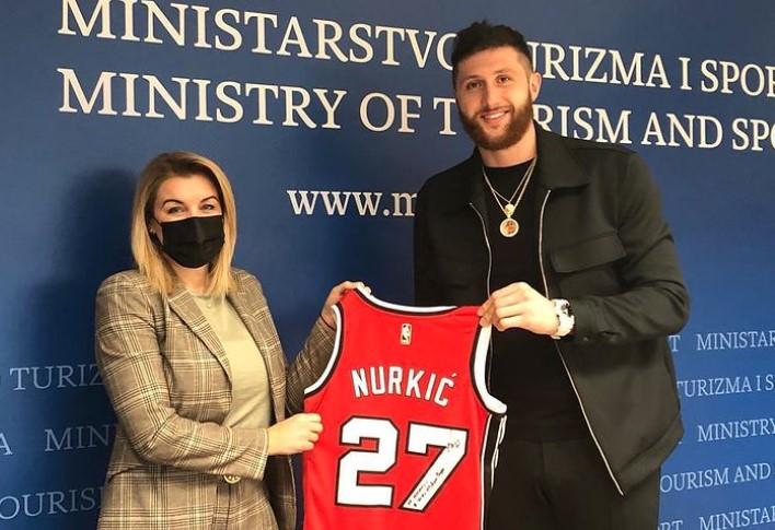 Jusuf Nurkić poklonio dres hrvatskoj ministrici