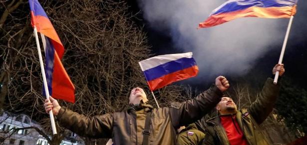 Slavlje na ulicama Donjecka nakon ruskog priznanja separatističkih regija u Ukrajini