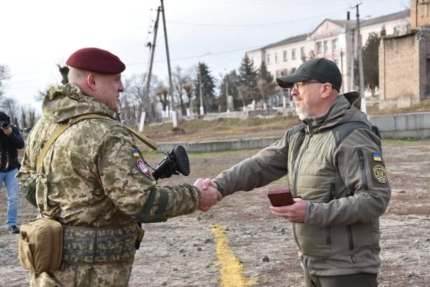 Opća mobilizacija: Ruski ministar odbrane počeo dijeliti oružje dobrovoljcima i veteranima