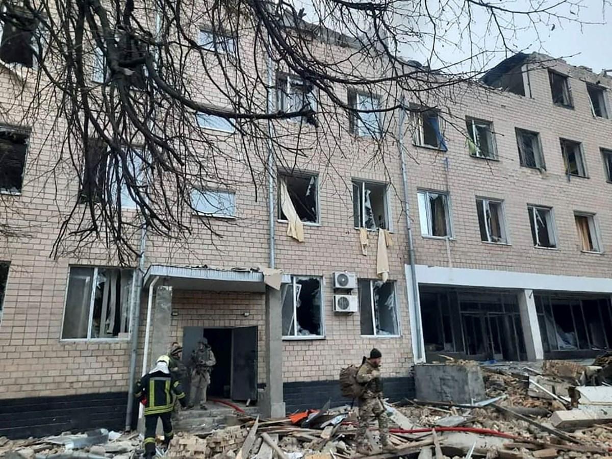 Uništena zgrada - Avaz