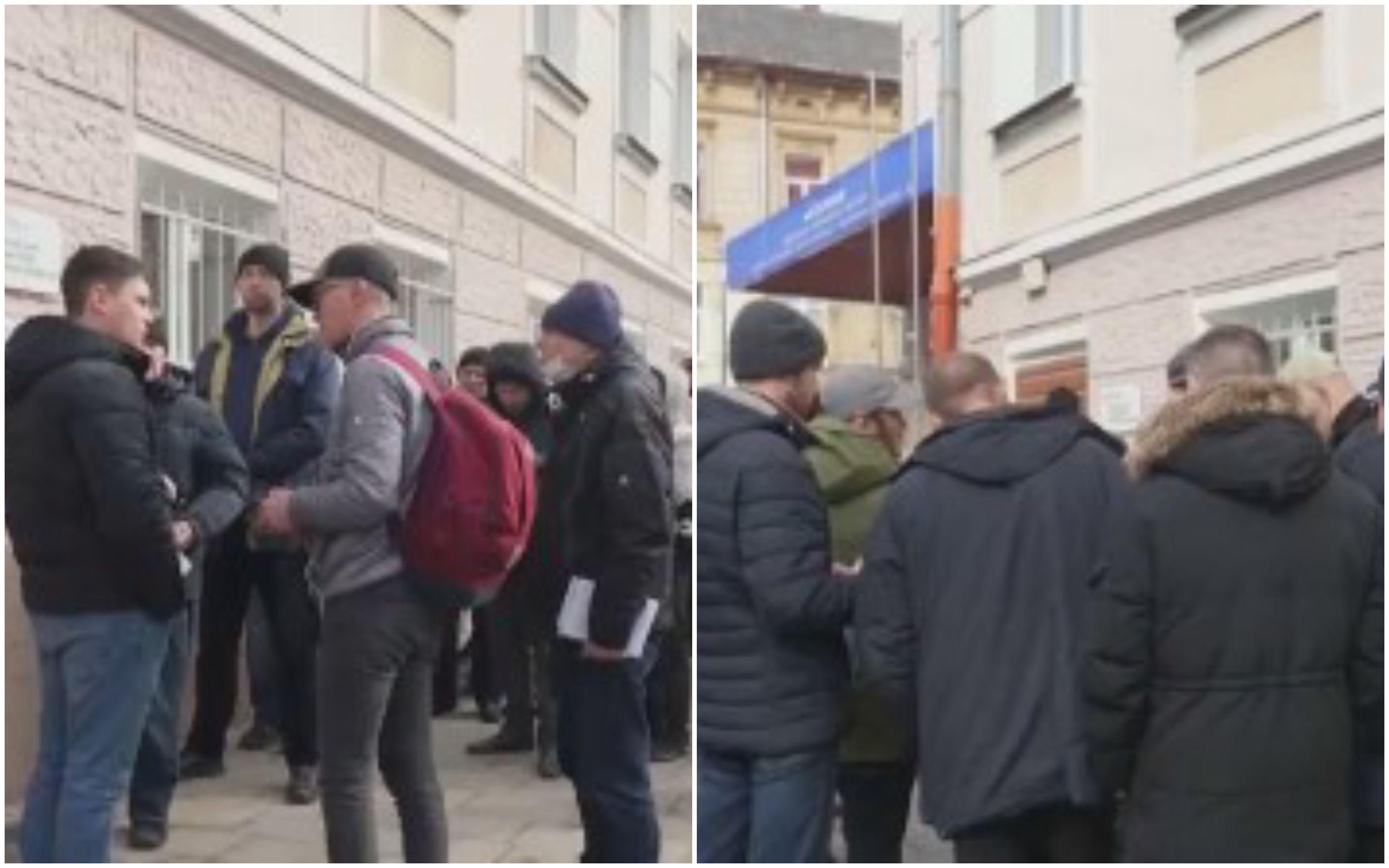 Ukrajinci u redovima čekaju da se prijave za odbranu svoje zemlje - Avaz