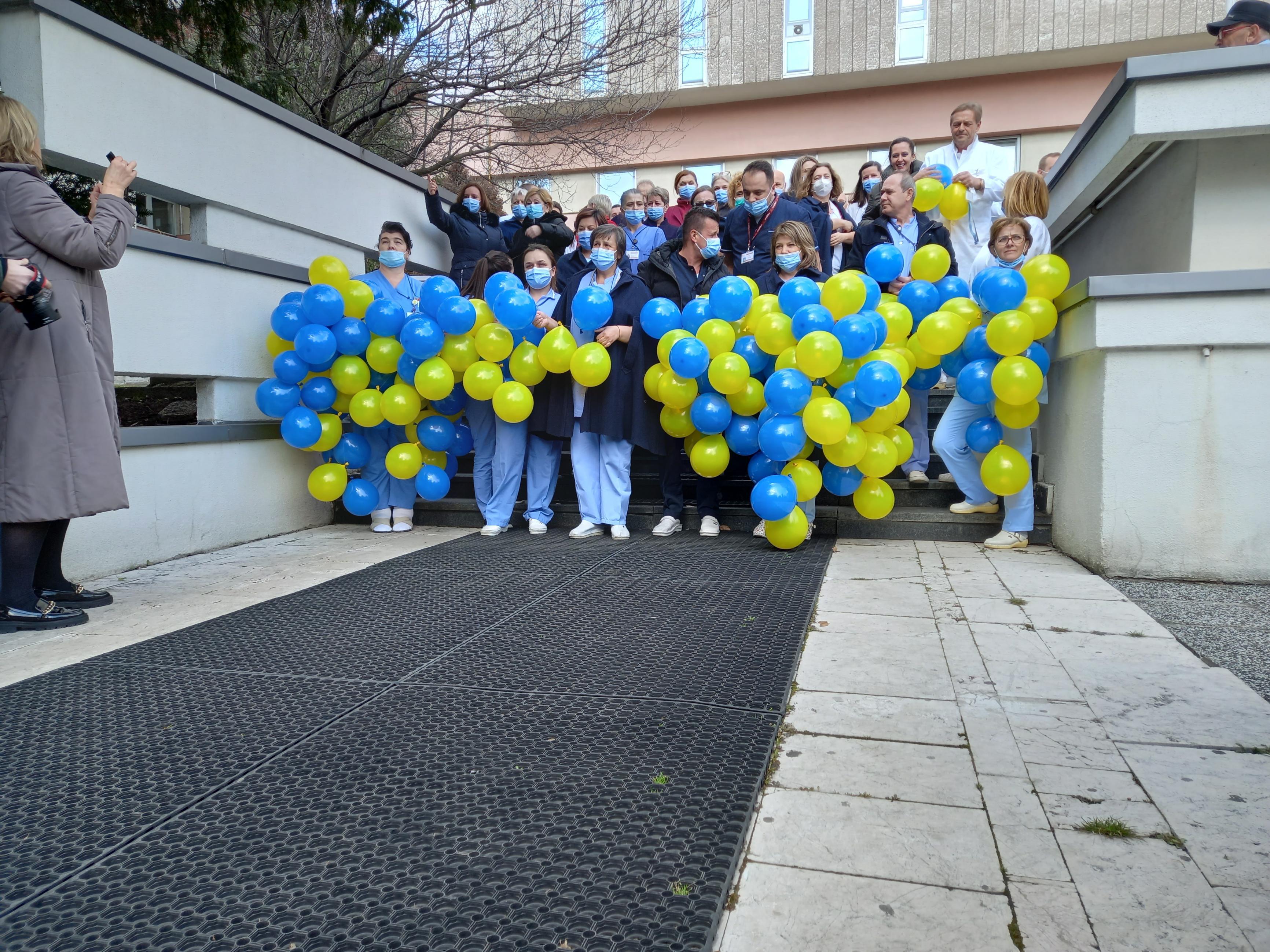 Podrška za Ukrajinu ispred Opće bolnice - Avaz