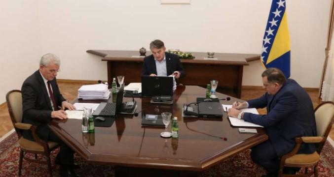 Predsjedništvo BiH odbilo zahtjev Dodika da BiH ostane neutralna o ratu u Ukrajini
