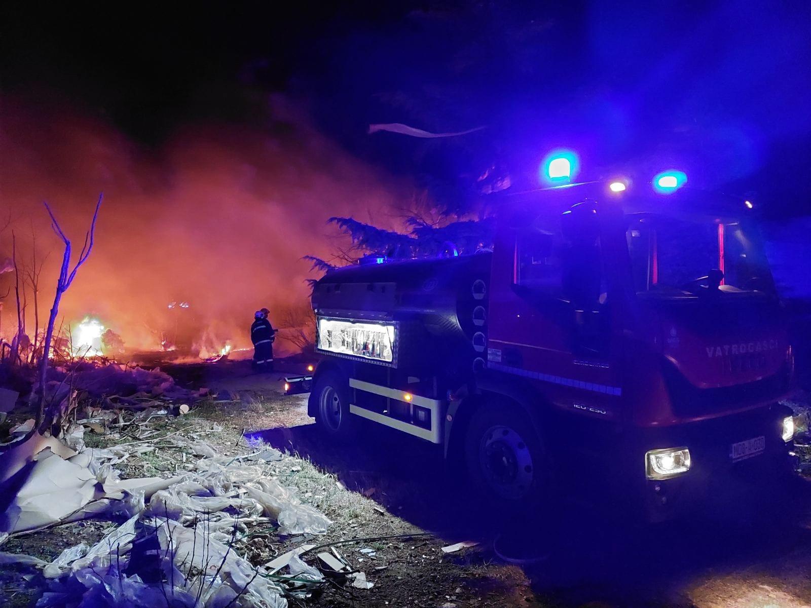 U požaru je izgorio ukradeni automobil - Avaz