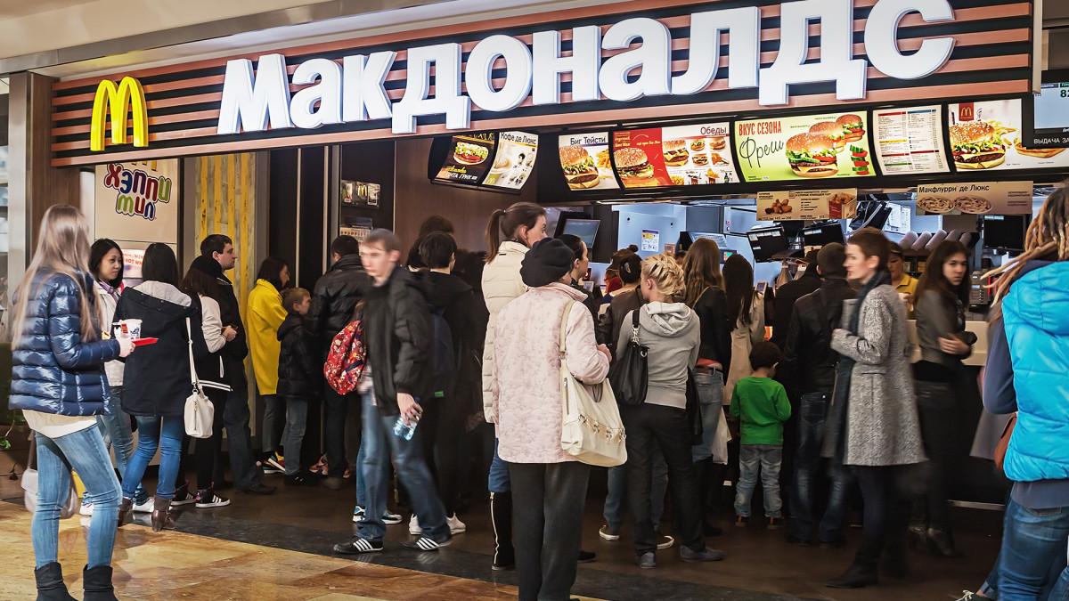 McDonald’s zatvara restorane i pauzira svoje poslovanje u Rusiji