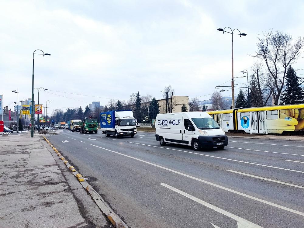 Prijevoznici održali protestnu vožnju - Avaz