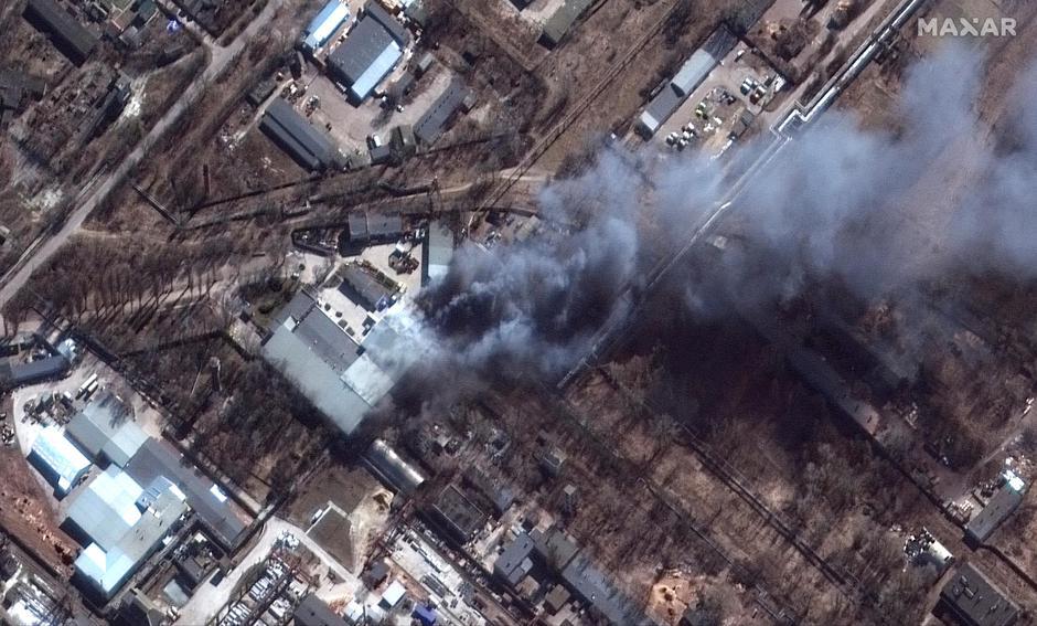 Snimke zabilježile su i razaranja te požare diljem Ukrajine - Avaz