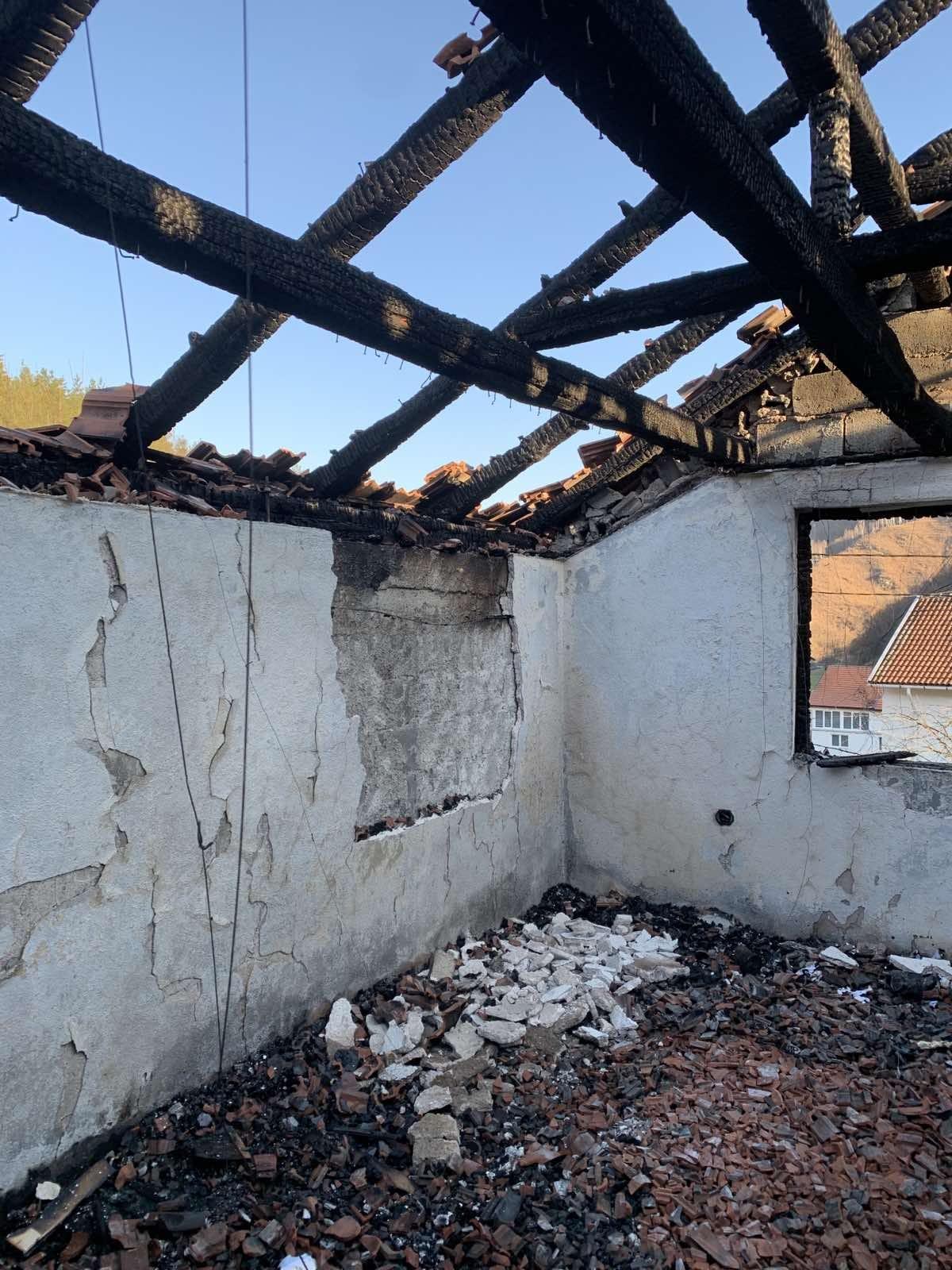 Unutrašnjost nakon požara - Avaz