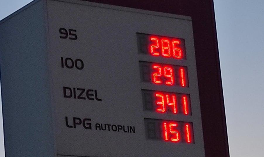 Cijena benzina 95 kreće se do 3,16 KM, a dizela do 3,61 KM po litri - Avaz