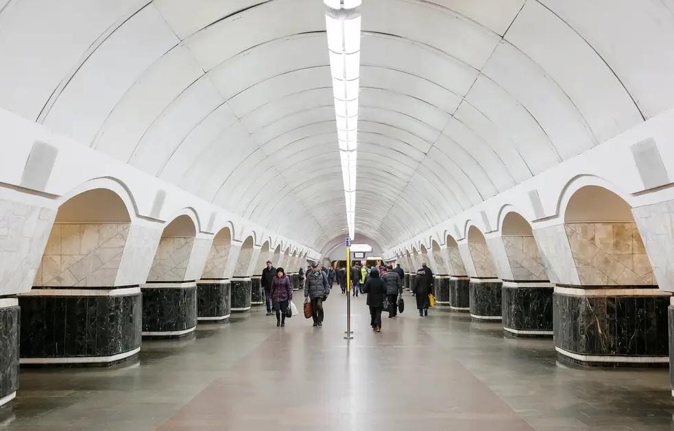 Metro u Lukjanivskoj - Avaz
