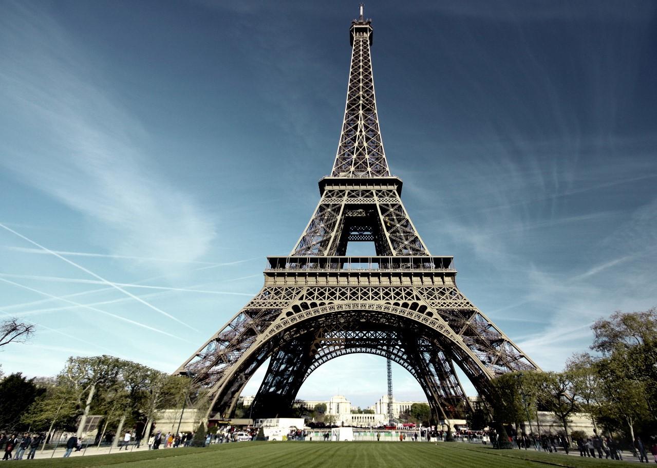 Ajfelova kula u Parizu - Avaz