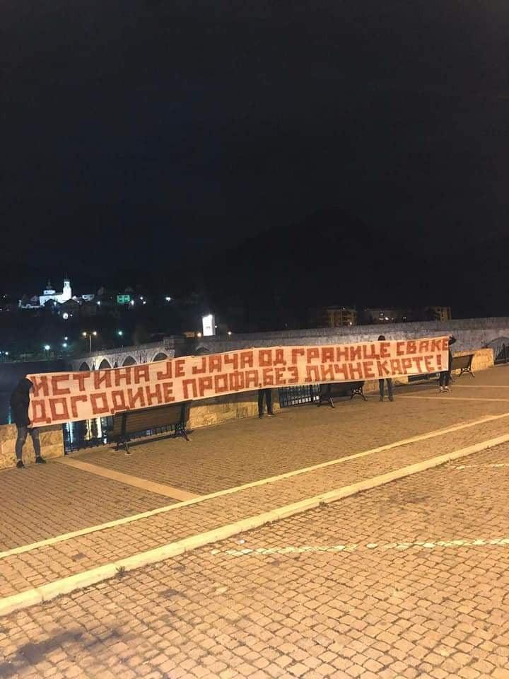 "Dogodine bez lične karte", piše na transparentu - Avaz