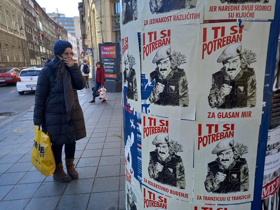 Misteriozni plakati s različitim porukama osvanuli u Sarajevu