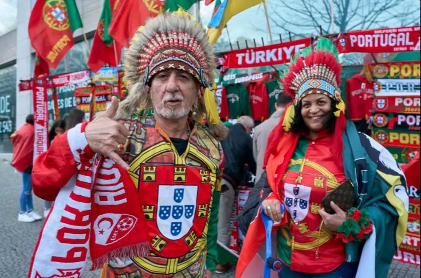 Portugalski navijači uoči meča protiv Turske - Avaz