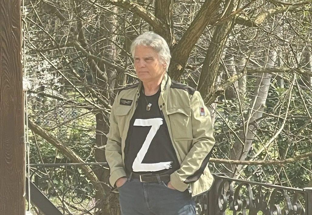 Legendarni srbijanski fudbaler pozirao u majici sa zloglasnim znakom "Z"