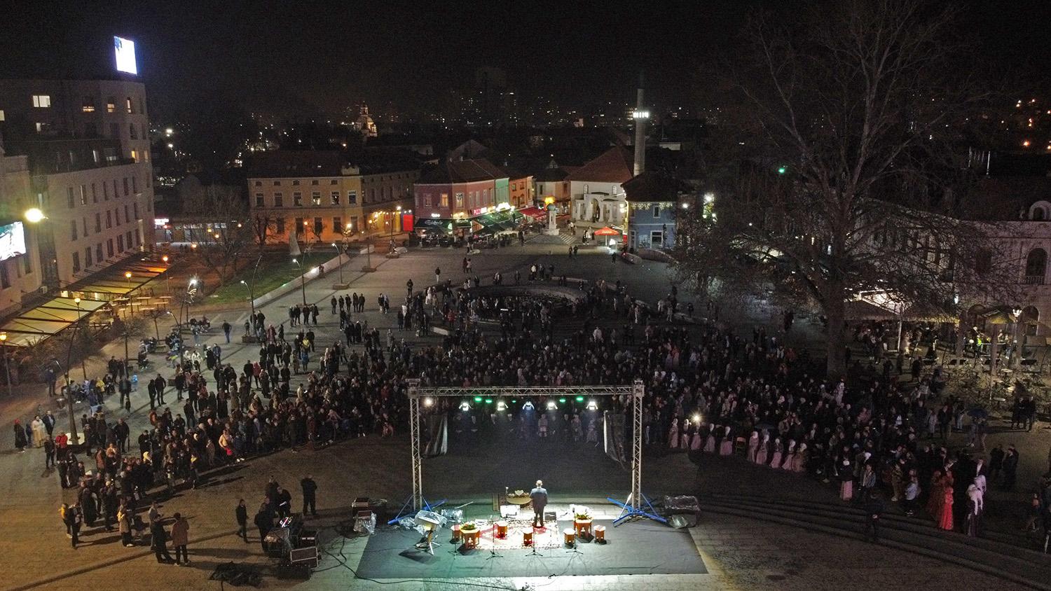 Stotine vjernika na Trgu slobode u Tuzli - Avaz