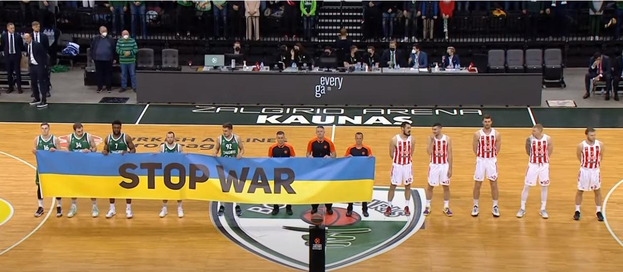 Košarkaši Zvezde odbili držati transparent "Zaustavite rat"