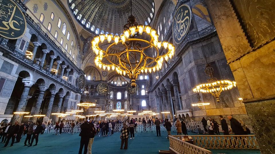 Nakon što je 24. jula 2020. godine ponovo otvorena za molitvu nakon 86 godina, džamiju Aju Sofiju u Istanbulu je od tog dana posjetilo na milione ljudi - Avaz