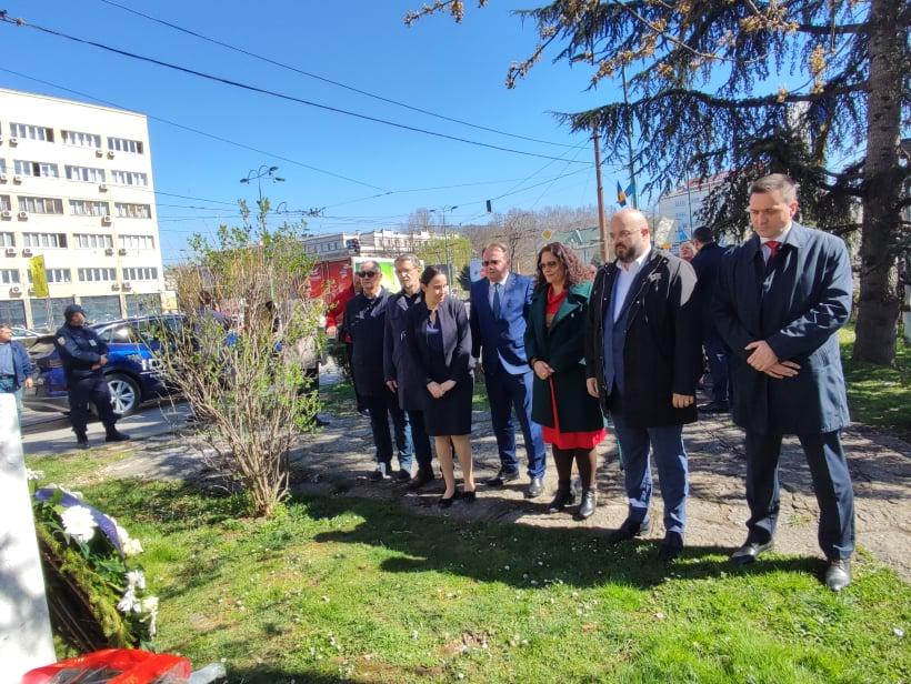 Delegacija SDP-a položila cvijeće kod biste Valteru Periću