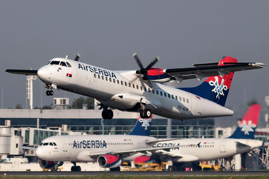 Avion "Air Serbia" ponovo pratili borbeni avioni