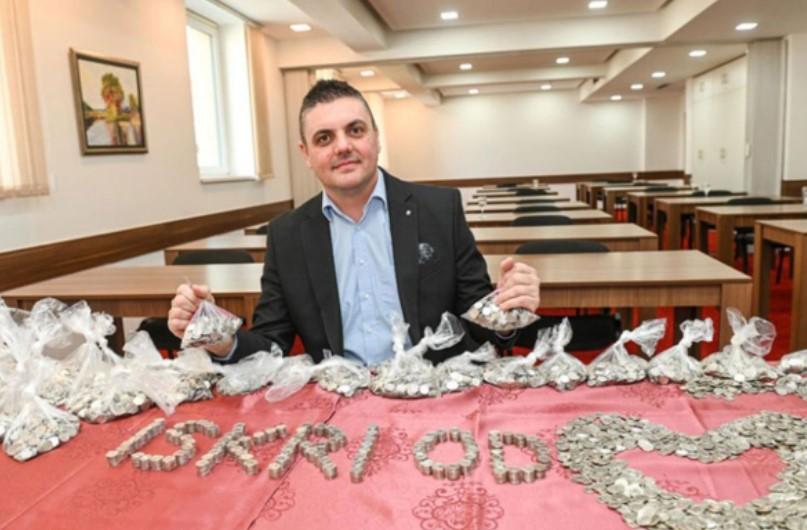 Banjalučki konobar udruženju "Iskra" darovao ušteđevinu od 20.000 kovanica
