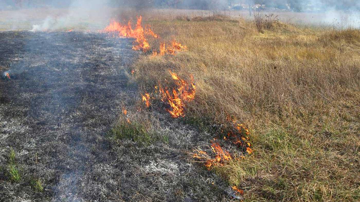 Palio rastinje pa izazvao požar: U Tesliću izgorio optički kabl za očitavanje struje