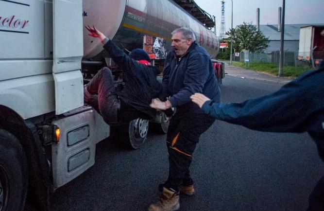 Aktivisti blokirali naftne terminale u Velikoj Britaniji: Policija uhapsila desetine njih