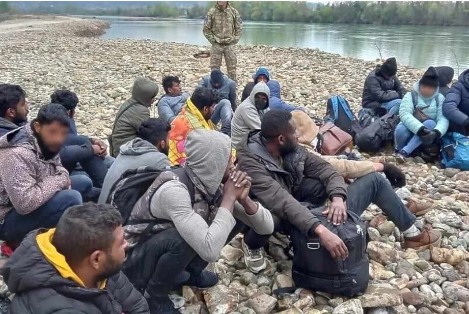 Granična policija BiH spriječila krijumčarenje 26 migranata: Čamcem iz Srbije krenuli preko Drine