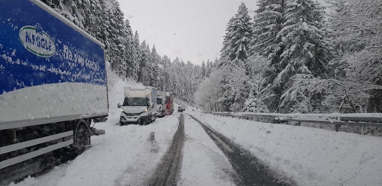 Uprkos proljeću snijeg zatrpao Bugojno: Otežan saobraćaj