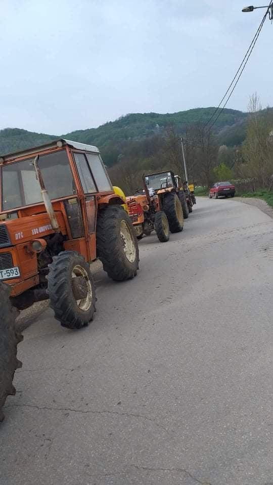 Traktori na cesti - Avaz