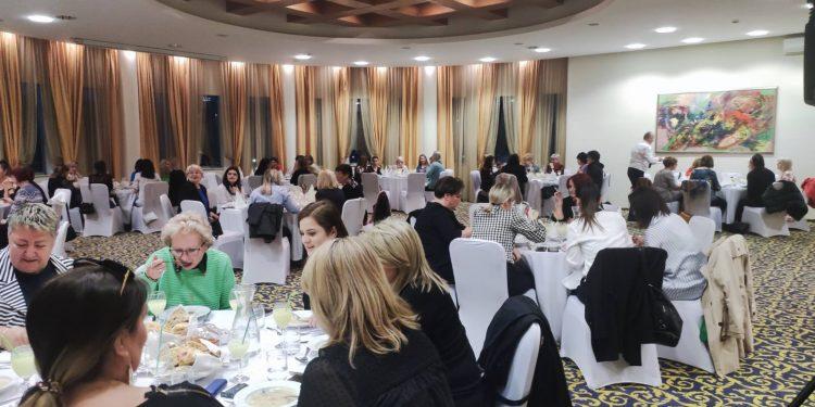 Zajednički iftar članica Foruma žena SBB-a KS bio još jedna prilika za druženje i ugodne ramazanske razgovore - Avaz