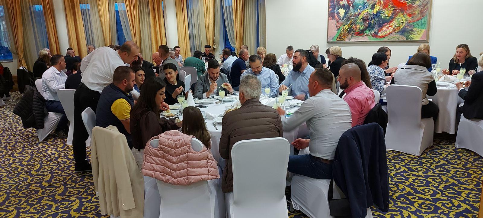 Prelijepo ramazansko druženje u sarajevskoj općini Novi Grad: Više od 250 građana, članova i simpatizera na iftaru SBB-a
