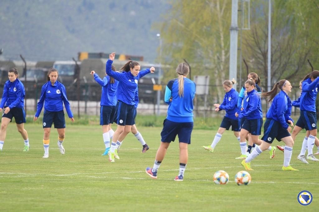 Sa prvog treninga "Zmajica" u Trening kampu FK Sarajevo - Avaz