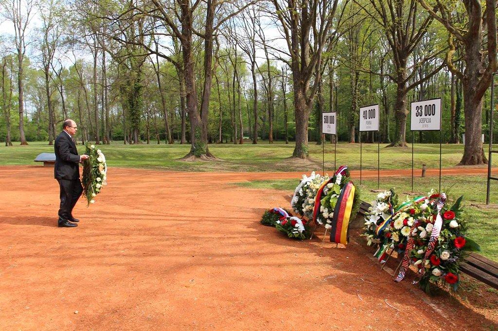 Kristijan Šmit odao počast jasenovačkim žrtvama: Nikada ne smijemo zaboraviti gdje vode nečovječne ideologije
