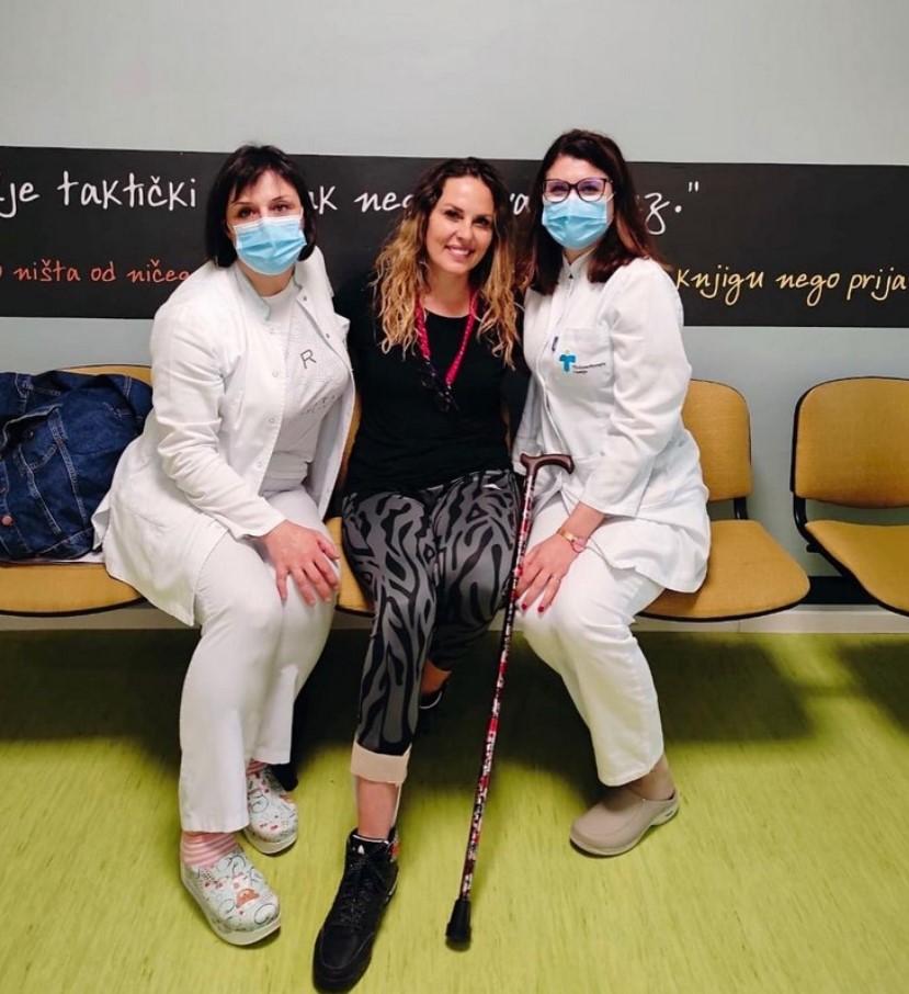 Marić sa medicinskim sestrama na terapiji u Opatiji - Avaz