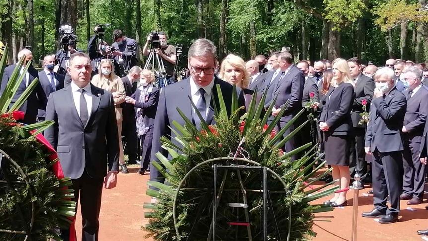 Aleksandar Vučić odaje počast na Spomen-području Donja Gradina