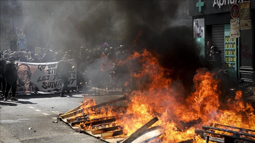 May Day parade turns violent in Paris