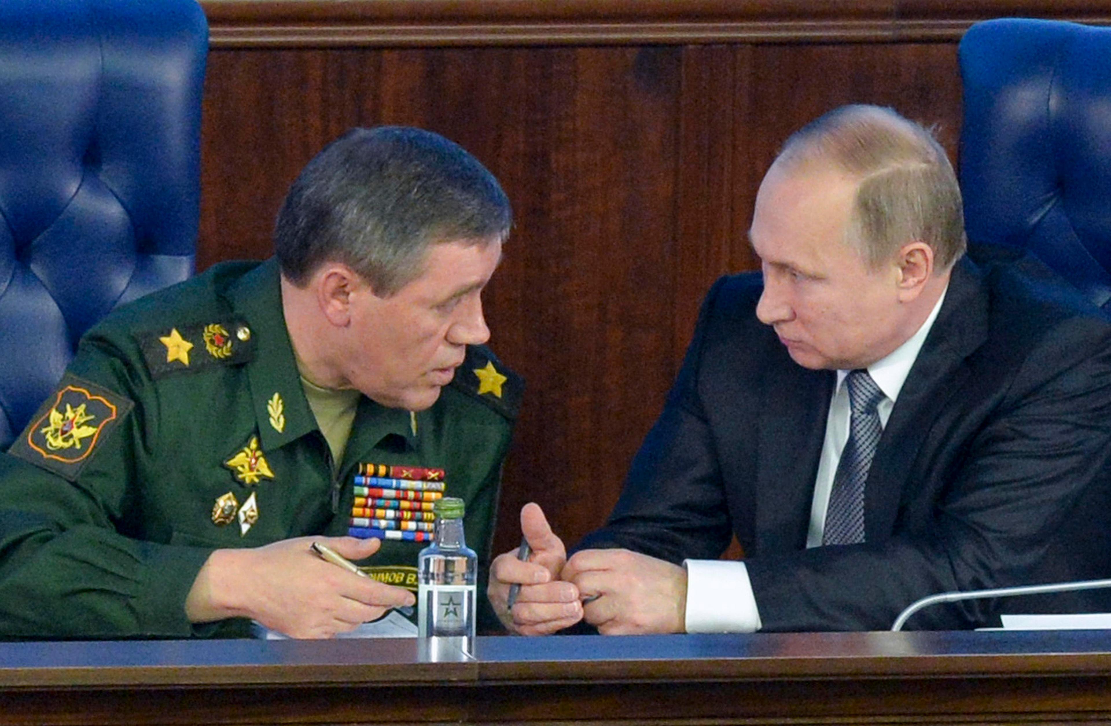 Valerij Gerasimov i Vladimir Putin - Avaz
