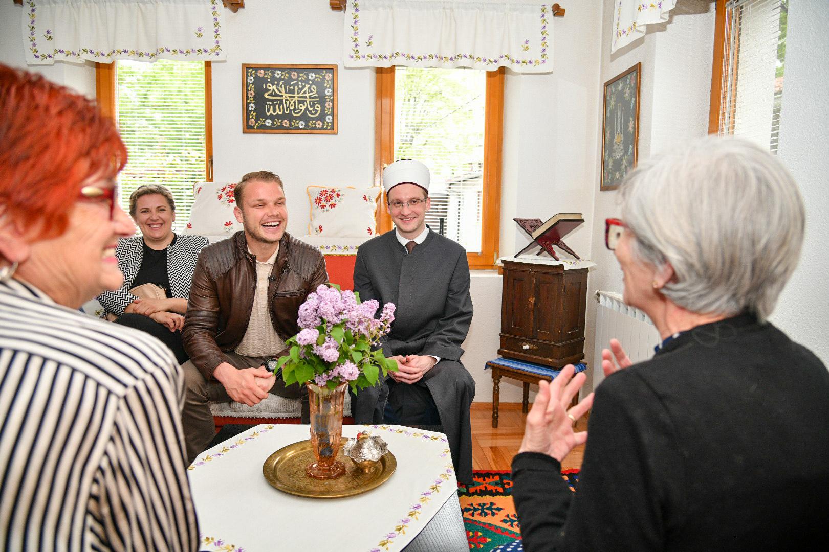 Stanivuković posjetio više porodica - Avaz