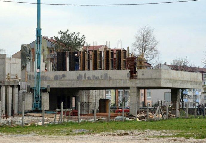 Nesreća na gradilištu u Lukavcu, poginuo muškarac
