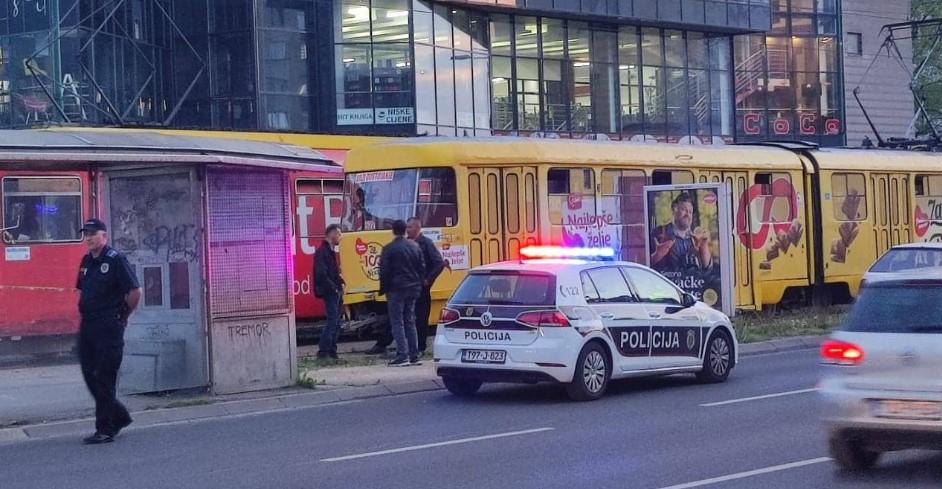 Ne rade tramvaji u Sarajevu: Putnik nasilno otvorio vrata i iskočio