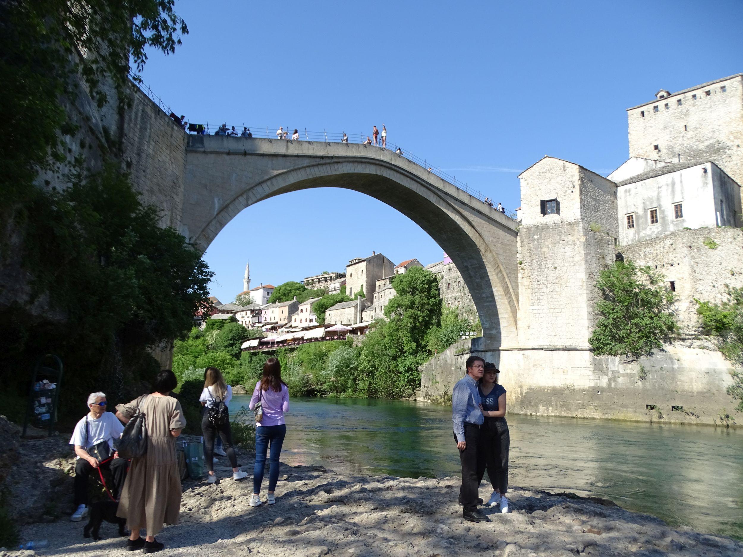 Brojni Mostarci i turisti uživali u sunčanom danu - Avaz