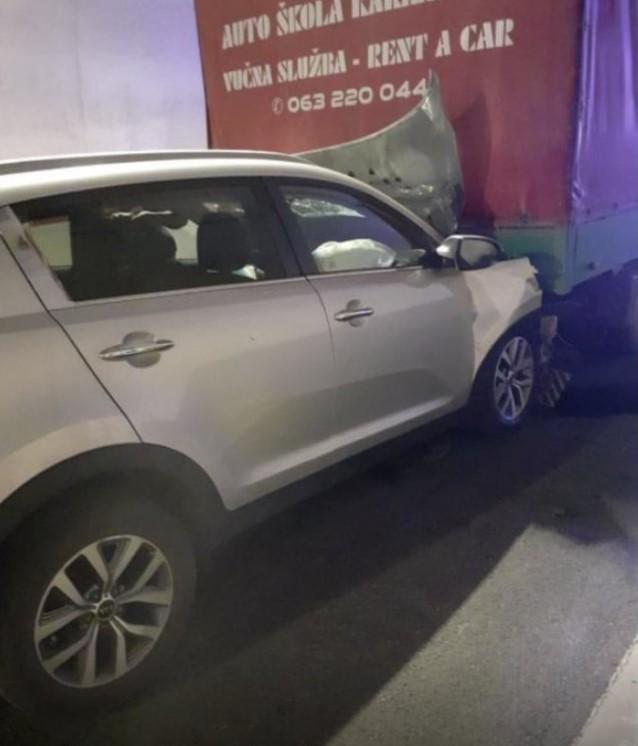Osoba udarila vozilom u stražnji dio kamiona - Avaz