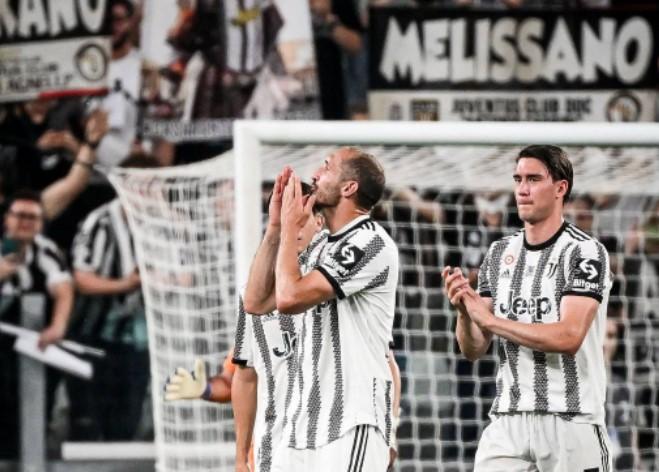 Stadion Juventusa u 17. minuti bio je na nogama: Oprostio se Kjelini