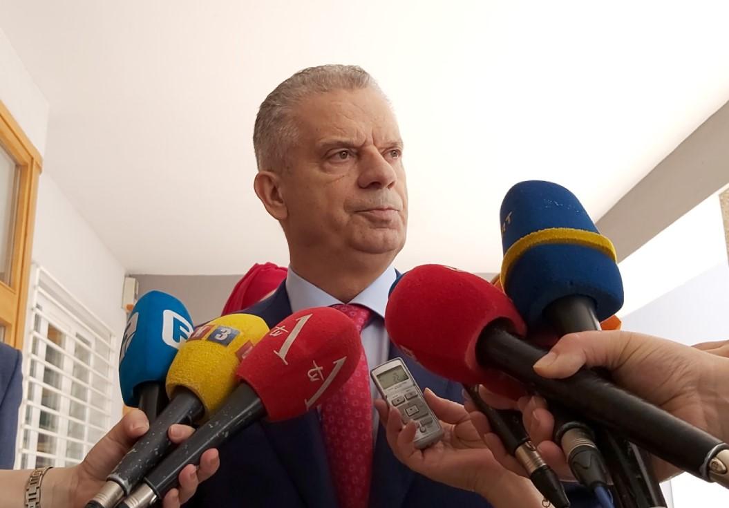 Lider SBB-a Fahrudin Radončić zajedno sa članovima stranke predao je Centralnoj izbornoj komisiji BiH prijavu za učešće SBB-a na općim izborima - Avaz