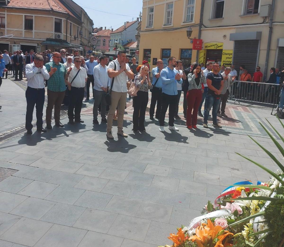 Delegacija SBB-a odala je počast ubijenim građanima Tuzle - Avaz